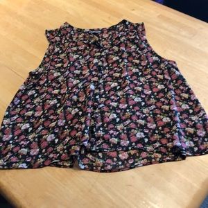 ♥️👚2/$10 - Express sleeveless sheer floral button down top